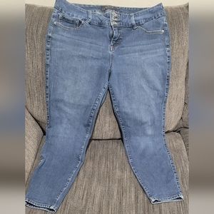 Torrid Capri jeans 18R